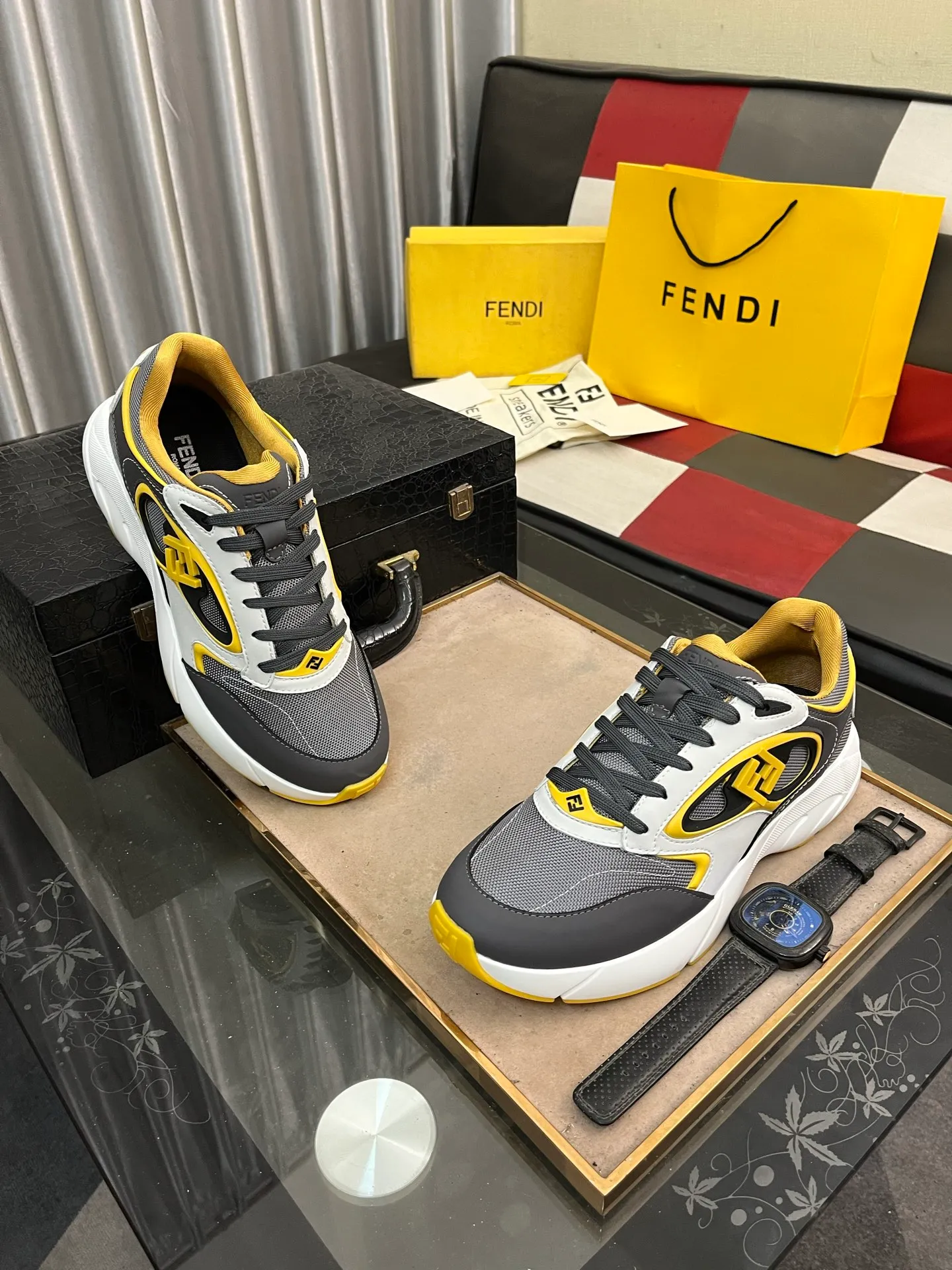 Men's Men's Shoes 💰760⌚️⌚️(Higher version) [Fendi] Fendi's latest casual shoes for men! Available at counters simultaneously! A one-to-one replica of the original. Made entirely of imported top-grain calfskin, the interior is made of top-grain water-dyed cowhide, and the original factory-supplied rubber outsole. Leading new fashion concepts. Matching code: 38-44. 45 can be customized and non-returnable! 3️⃣colors available